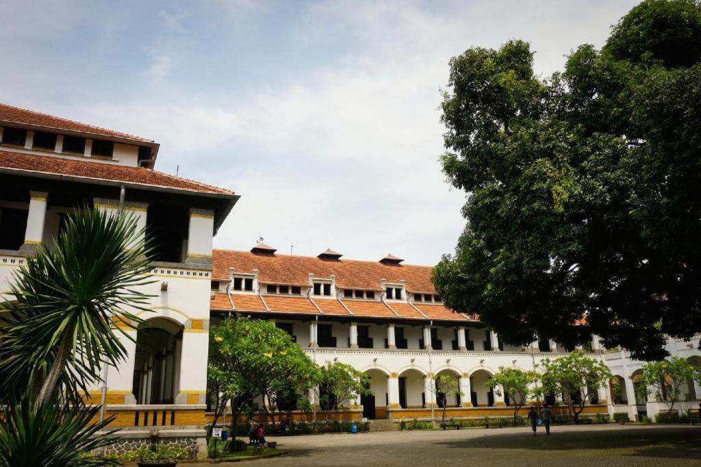 Reddoorz Syariah Near Lapangan Pancasila Simpang Lima Vandrehjem Semarang Eksteriør billede