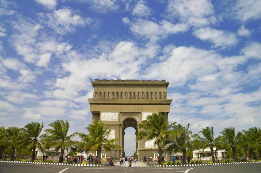 Reddoorz Syariah Near Lapangan Pancasila Simpang Lima Vandrehjem Semarang Eksteriør billede